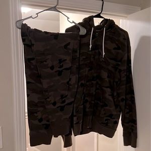 Camouflage sweat suit top & bottom